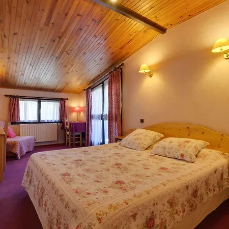 فندق Logis Le Vernay 3*