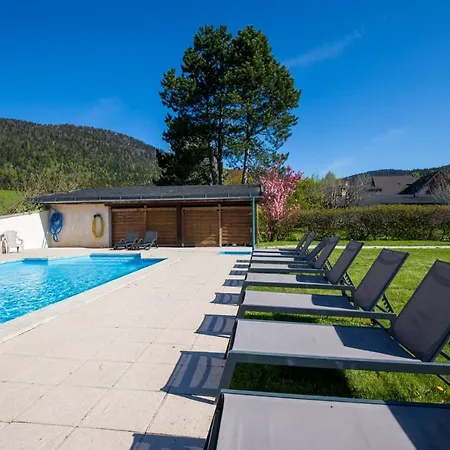 Logis Le Vernay Hotel 3*