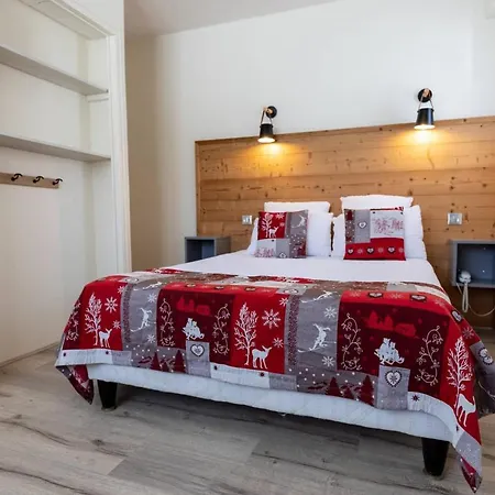 Logis Le Vernay Hotel