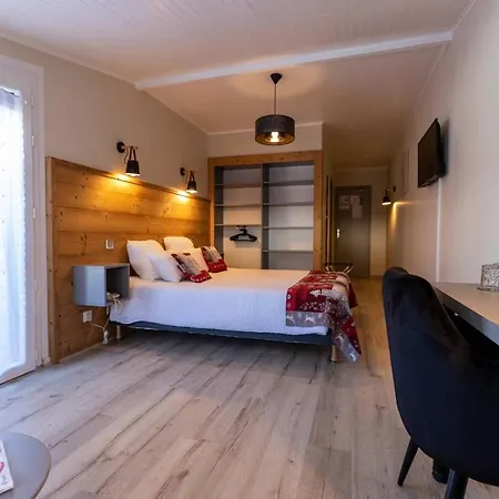 Logis Le Vernay Hotel 3*