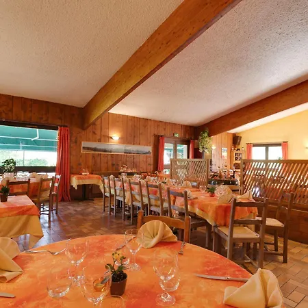 Logis Le Vernay Hotel