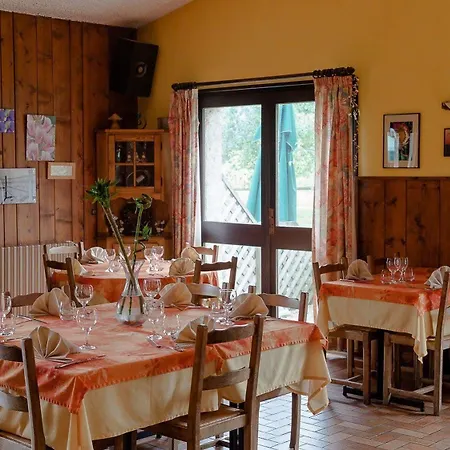 Logis Le Vernay Hotel 3*