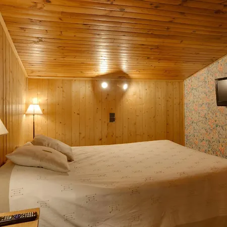 Logis Le Vernay Hotel